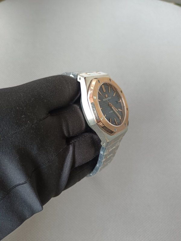 audemars peace royal oak 41mm two tone blue dial automatic watch 6 900x1200 1