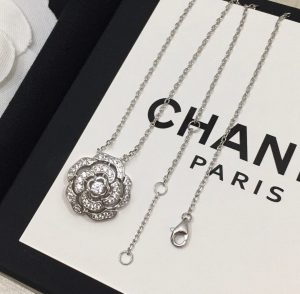 1 detail chanel necklace 2799 14