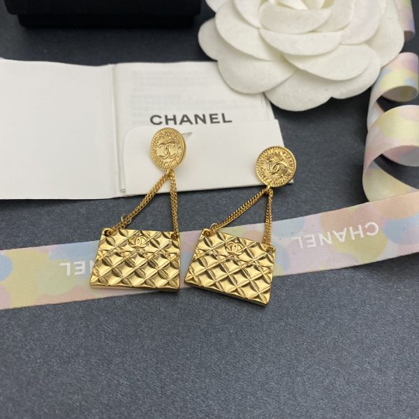 8 engraved douple c handbag earrings gold tone for women 2799