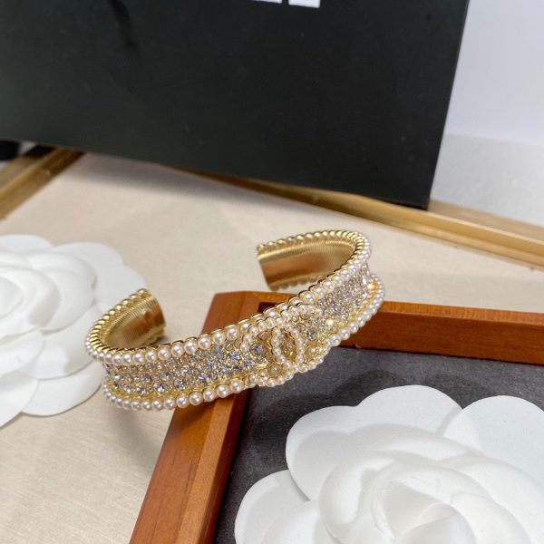 14 pearls bracelet gold for women 2799