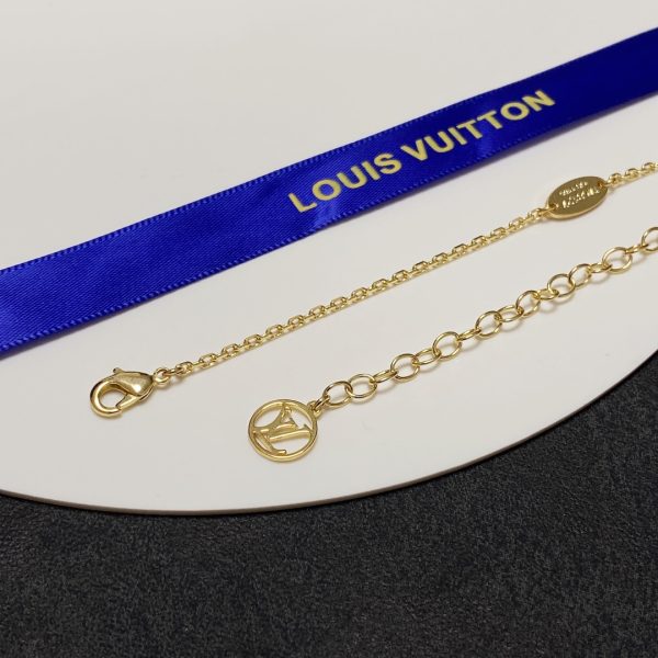 2 lv letter necklace gold for women 2799