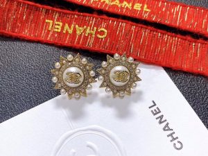 stud earrings gold for women 2799