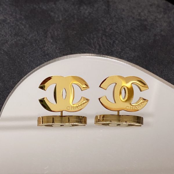 18 stud earrings gold for women 2799