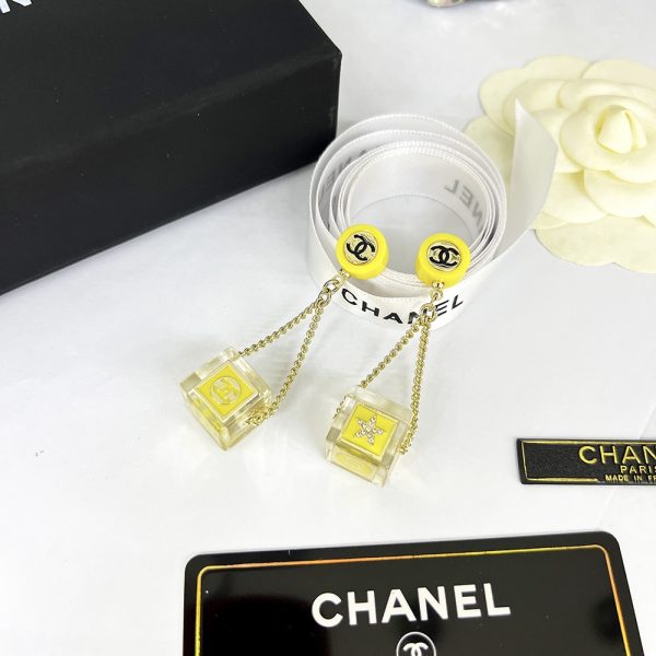 1 dice earrings yellow for women 2799