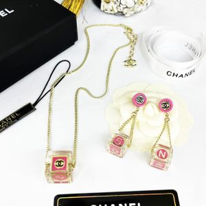 5 dice earrings pink for women 2799