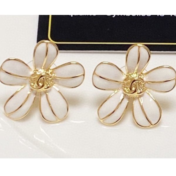2 classic flower earrings white for women 2799