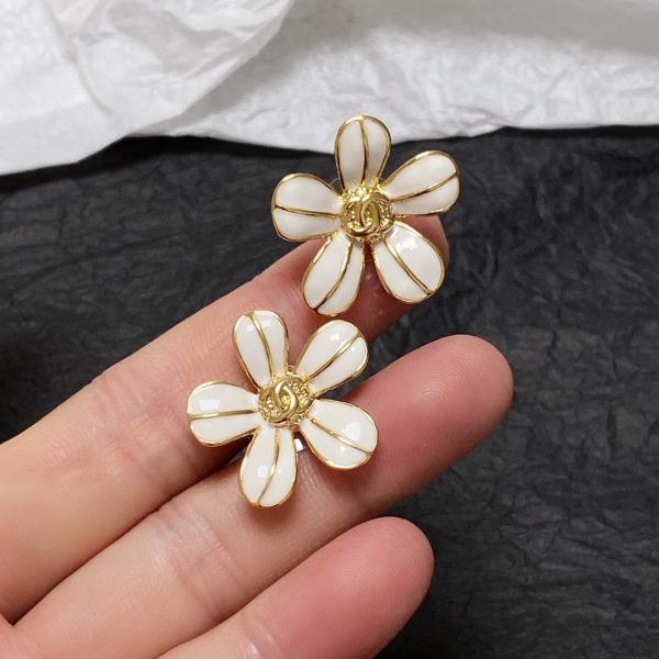 5 classic flower earrings white for women 2799