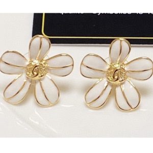 6 classic flower earrings white for women 2799