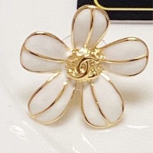 9 classic flower earrings white for women 2799