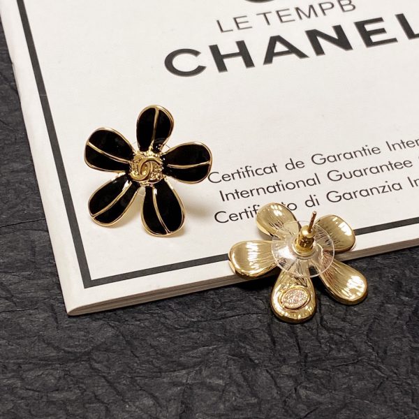 7 classic flower earrings black for women 2799