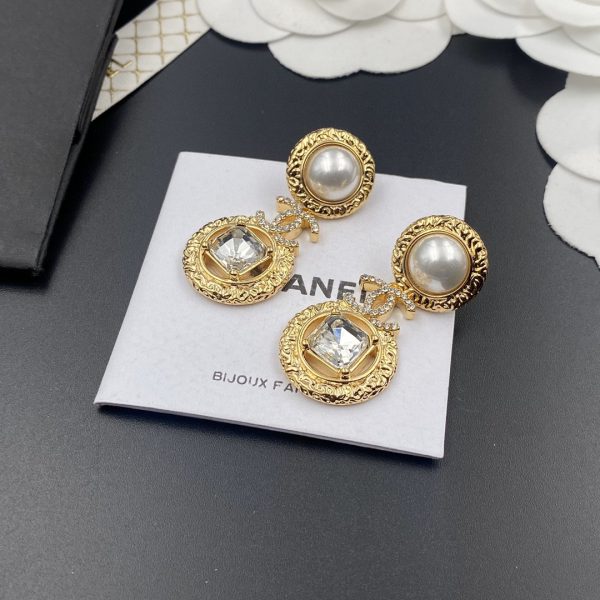 1 pearl and sparkling stone earrings gold tone for women 2799