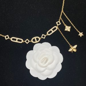 13 bee necklace gold for women 2799 1
