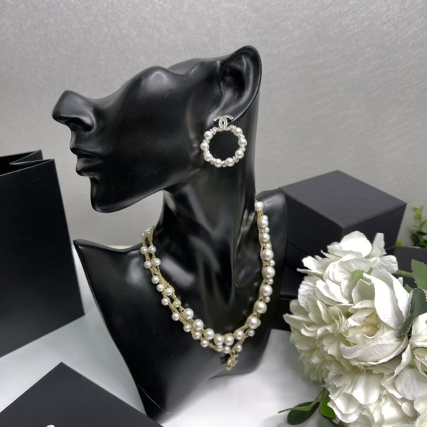 7 mini pearl border circle frame earrings gold tone for women 2799