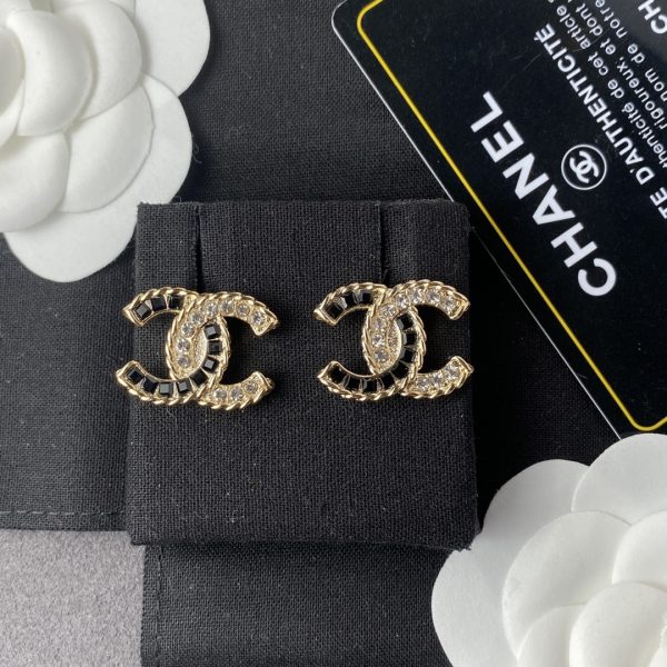 7 spring earrings gold for women 2799