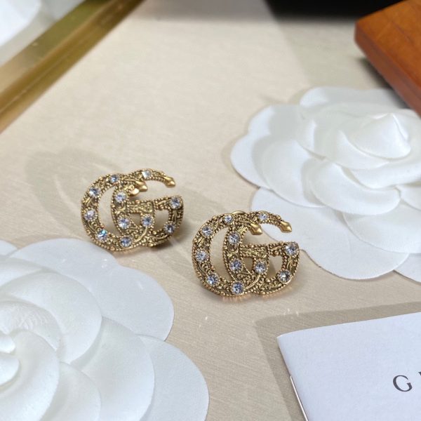 7 logo stud earrings gold for women 2799
