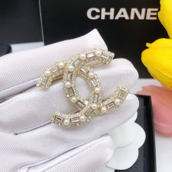 6 cc brooch gold tone for women 2799