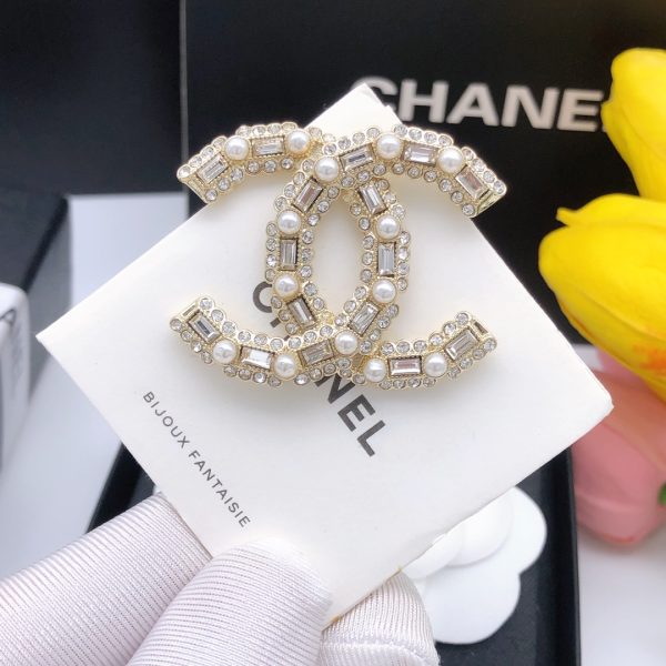 8 cc brooch gold tone for women 2799