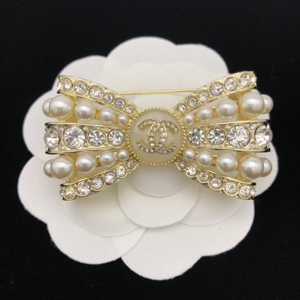 2 cc bowknot ornaments pearl brooch gold tone for women 2799