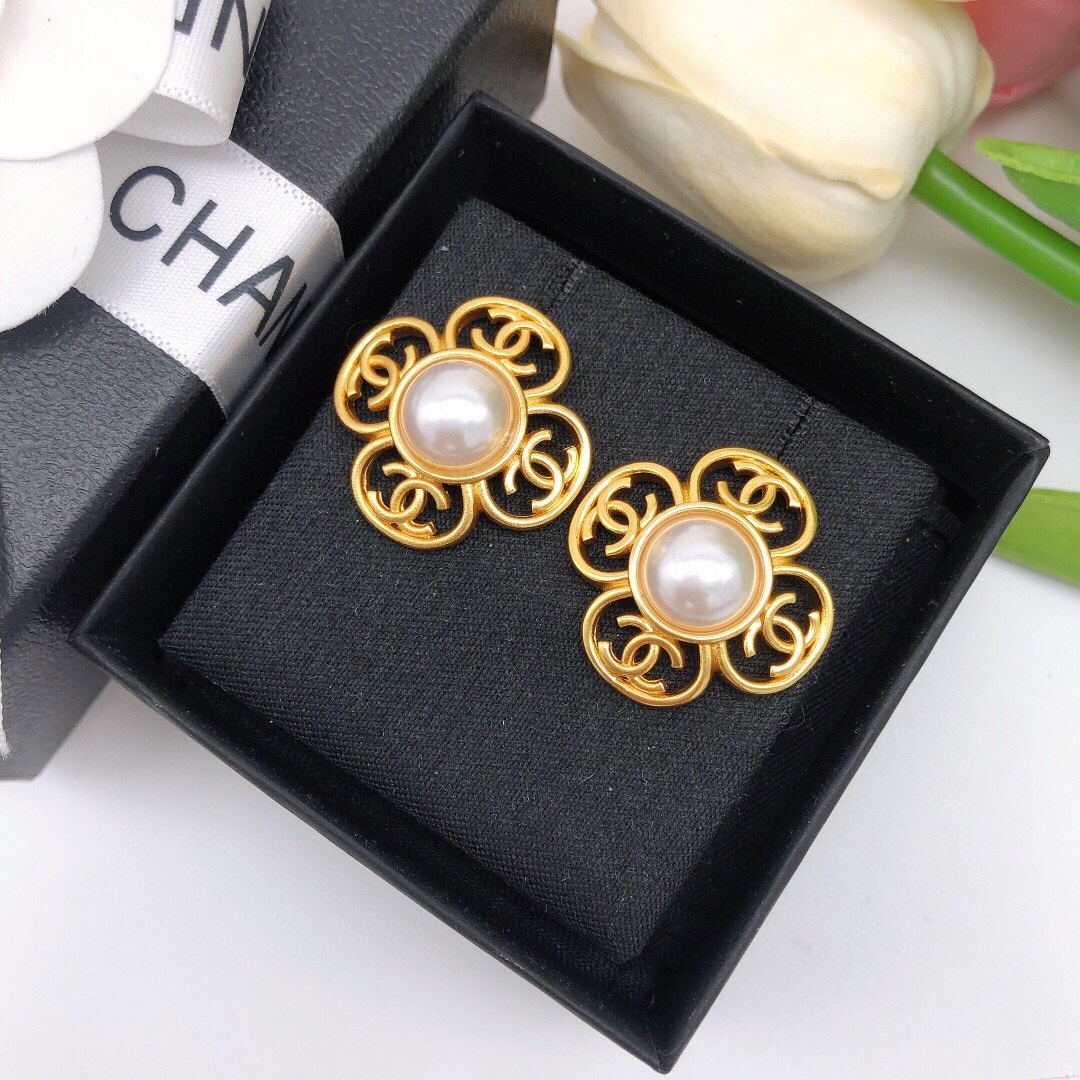 15 Trending Collection of 4 Gram Gold Earrings Designs in 2023 | Gold  earrings designs, Designer earrings, Gold bridal earrings