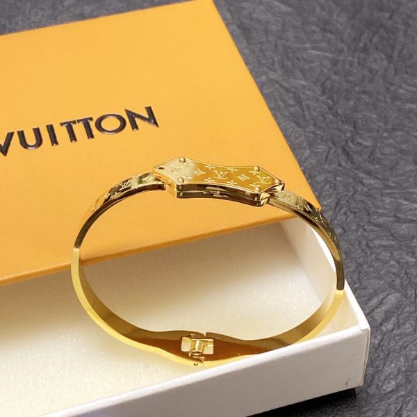 7 lv titan bracelet gold tone for women 2799