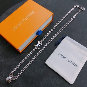 10 lv necklace silver for women 2799