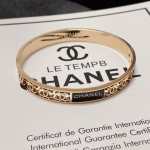 6 chanel with bracelet 2799 9