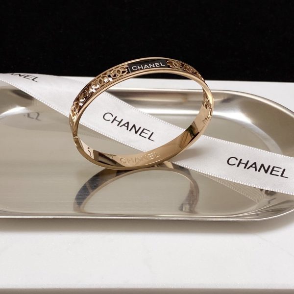 7 chanel with bracelet 2799 9