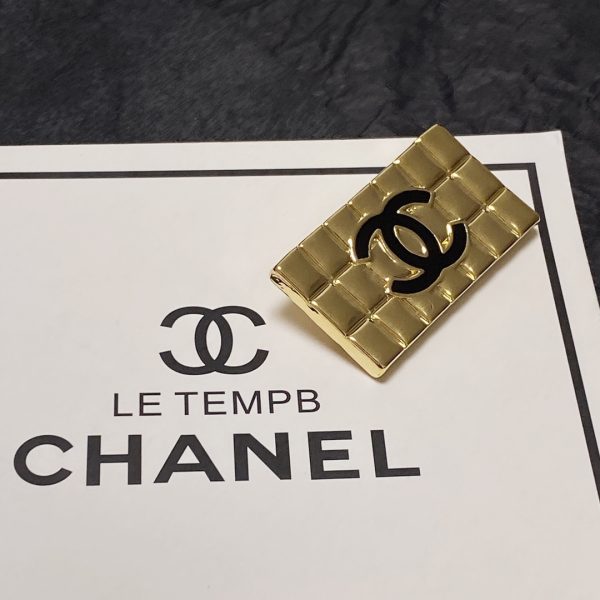 3 chanel pre-owned brooch 2799 5