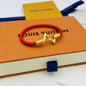 louis vuitton volt upside for play small bracelet yellow gold 2799 1
