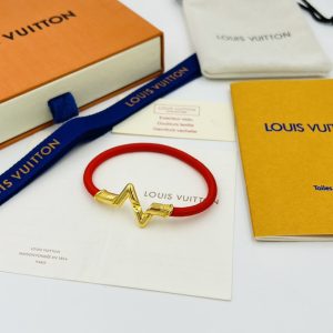 1 louis vuitton volt upside for play small bracelet yellow gold 2799 1