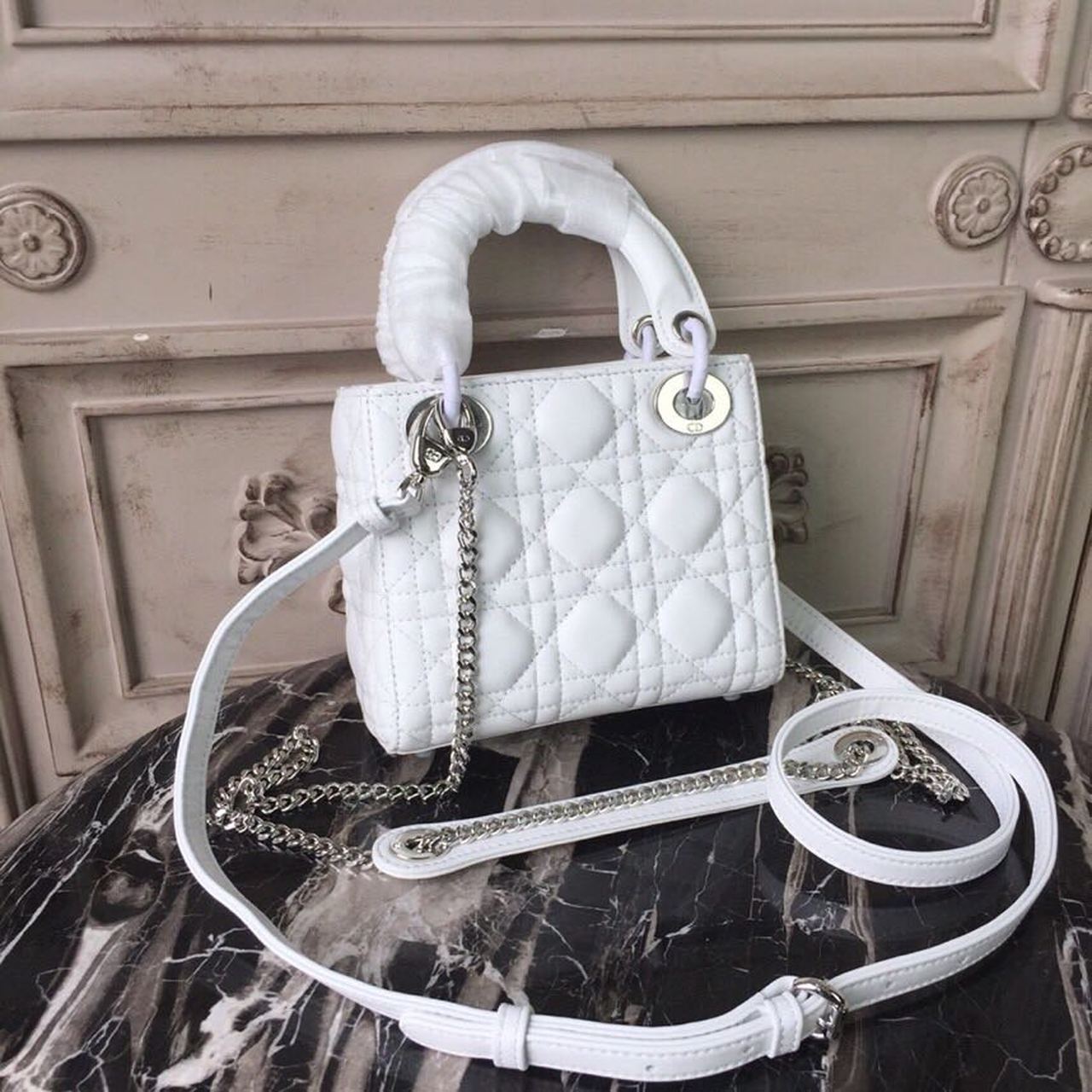 Acm Shop - VLogo chain shoulder bag - Garavani chain-strap Acm Shop - VLogo chain shoulder bag - Garavani chain-strap