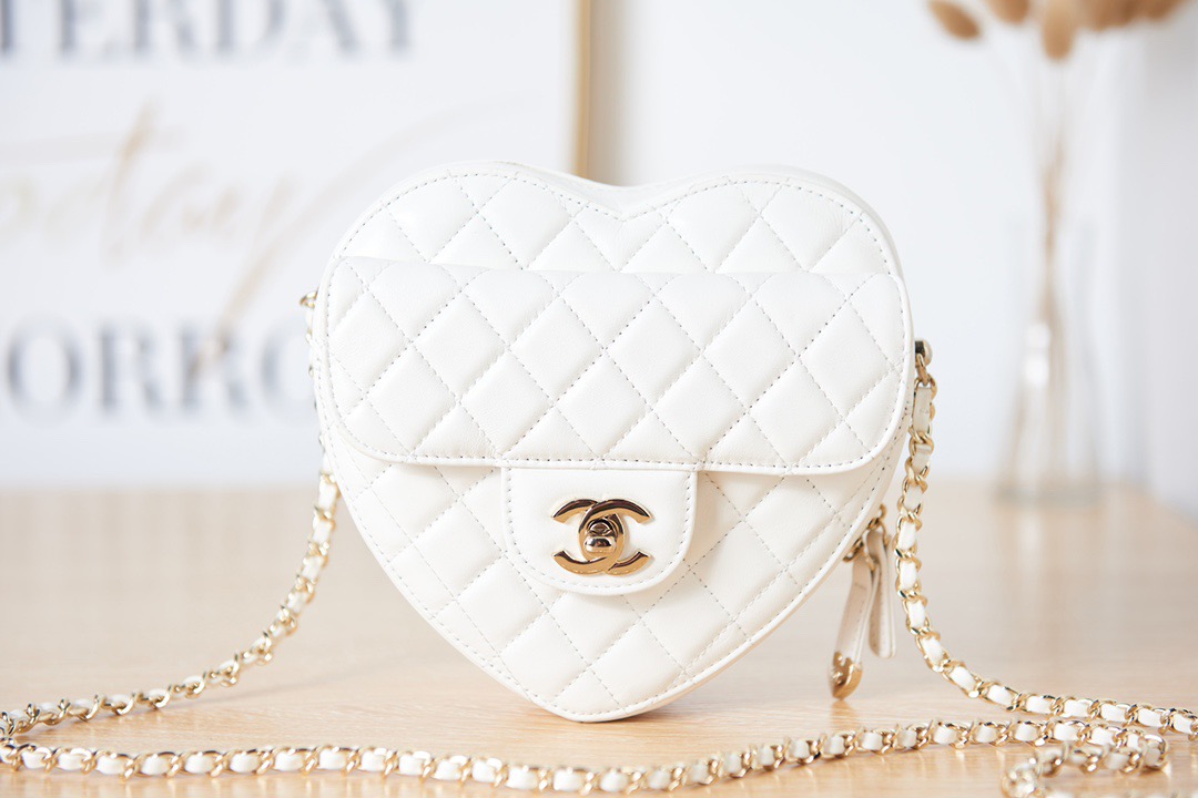 CHANEL TACCO IN VERNICE Chanel Mini Heart Bag White For Women 7In18cm As3191 B07958 10601 9988 Acm Shop