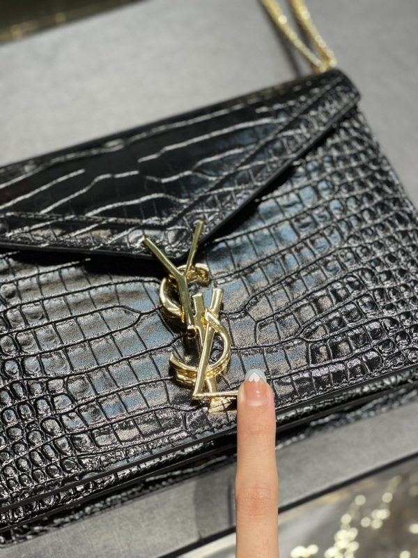 Ysl 2024 medium pouch