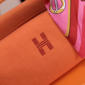 hermes owned sac cabas Cannes en toile imprimée à motif rayé beige et rouge