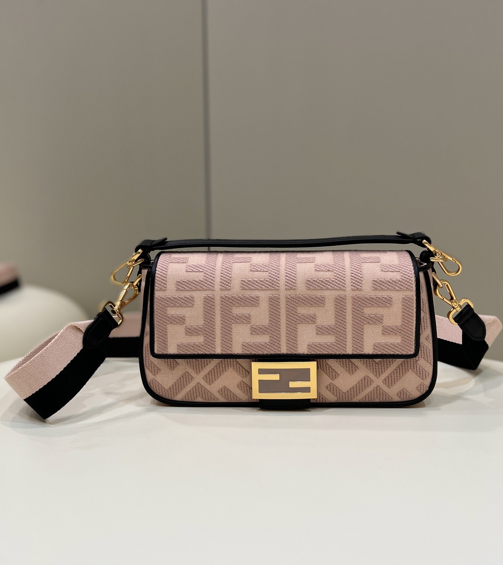 Fendi 8br600 sale