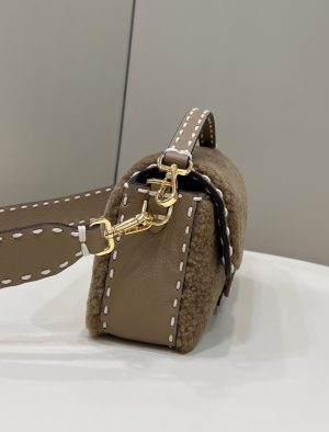fendi baguette beige sheepskin bag for woman 27cm105in 8br600ah96f1f7o 9988