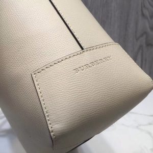 Burberry hot sale crest tote