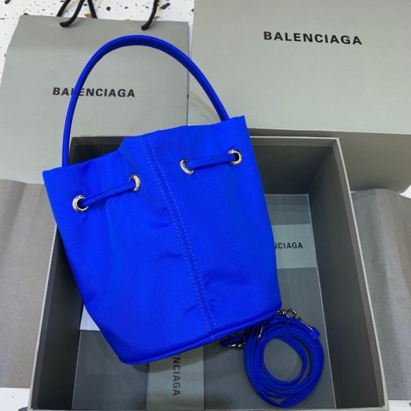 1 balenciaga le cagole medium bucket bag in blue for women womens saddle bags 7in18cm 9988