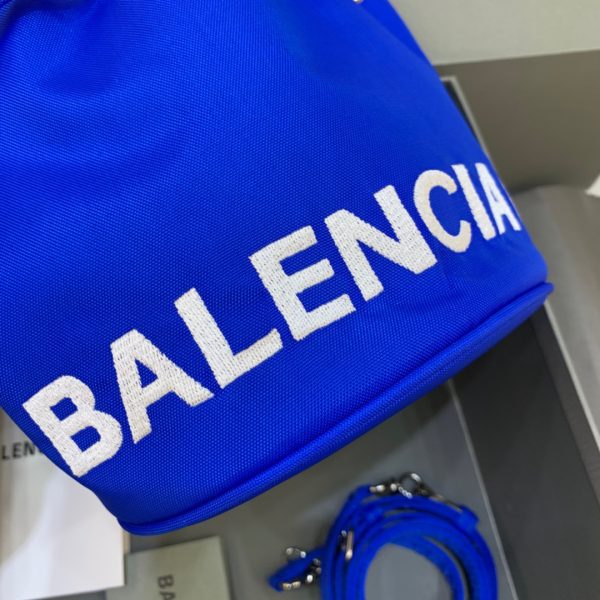 3 balenciaga le cagole medium bucket bag in blue for women womens saddle bags 7in18cm 9988