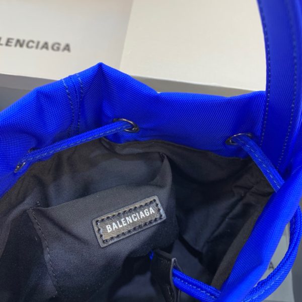 5 balenciaga le cagole medium bucket bag in blue for women womens saddle bags 7in18cm 9988