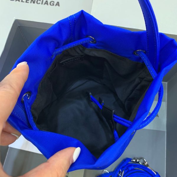 6 balenciaga le cagole medium bucket bag in blue for women womens saddle bags 7in18cm 9988