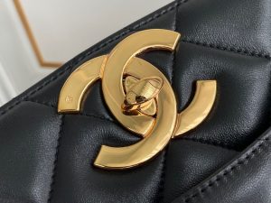 chanel maxi shopping bag