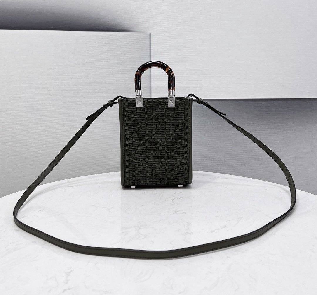 FENDI 8BS081AV1SF1T76 関税送料込 最短翌日着・関税送料込】FENDI ストッキング レディース ロゴ