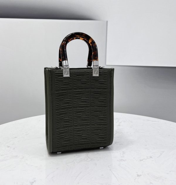 Acm Shop - All the ACCESSORIES fendi Baguette Details on the