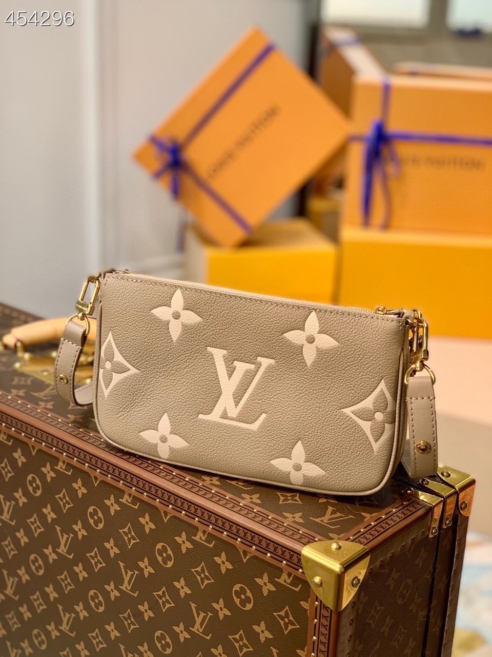 louis vuitton multi pochette accessoires monogram empreinte tourterelle beigecream for women womens handbags shoulder and crossbody bags 98in25cm lv 9988