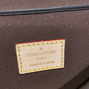 Власник картки Louis Vuitton