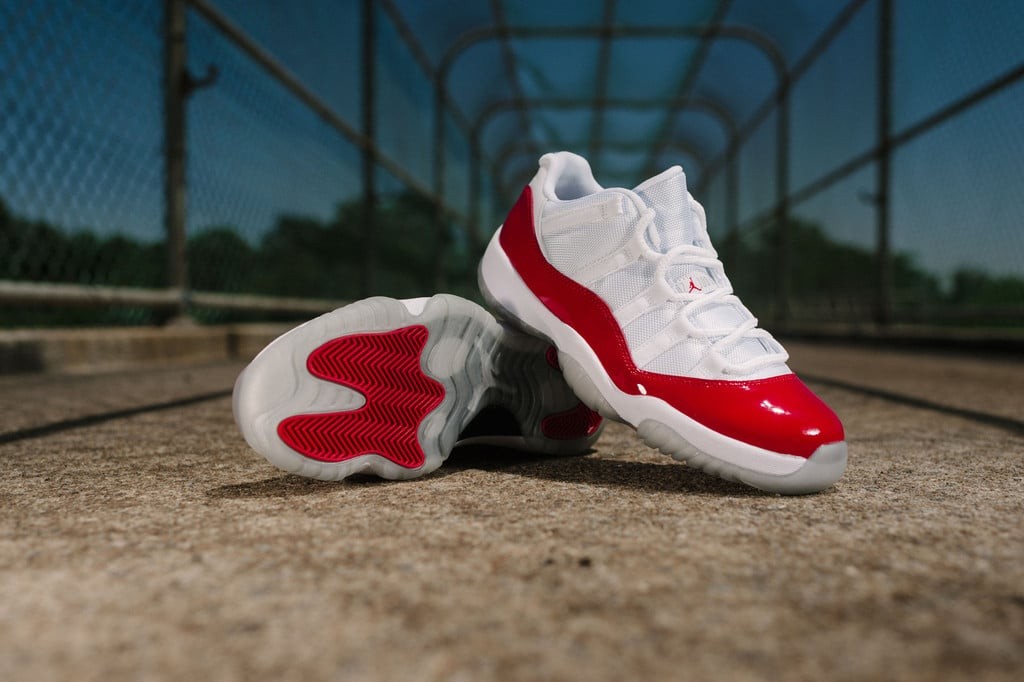 Jordan retro 11 low red best sale