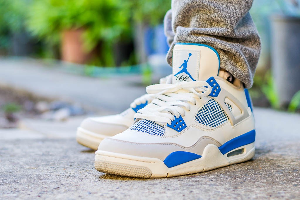 Blue and gold jordan 4 online