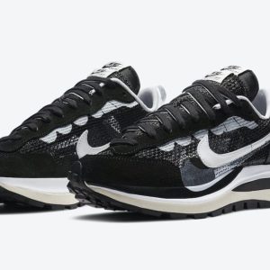 3 sacai x nike vaporwaffle black white 9988 1 1