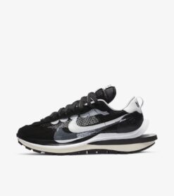 5 sacai x nike vaporwaffle black white 9988 1 1